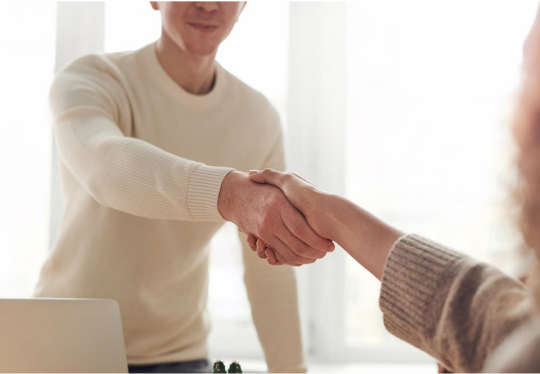 A man shaking hands with the best suited therapist at Denver Men’s Therapy